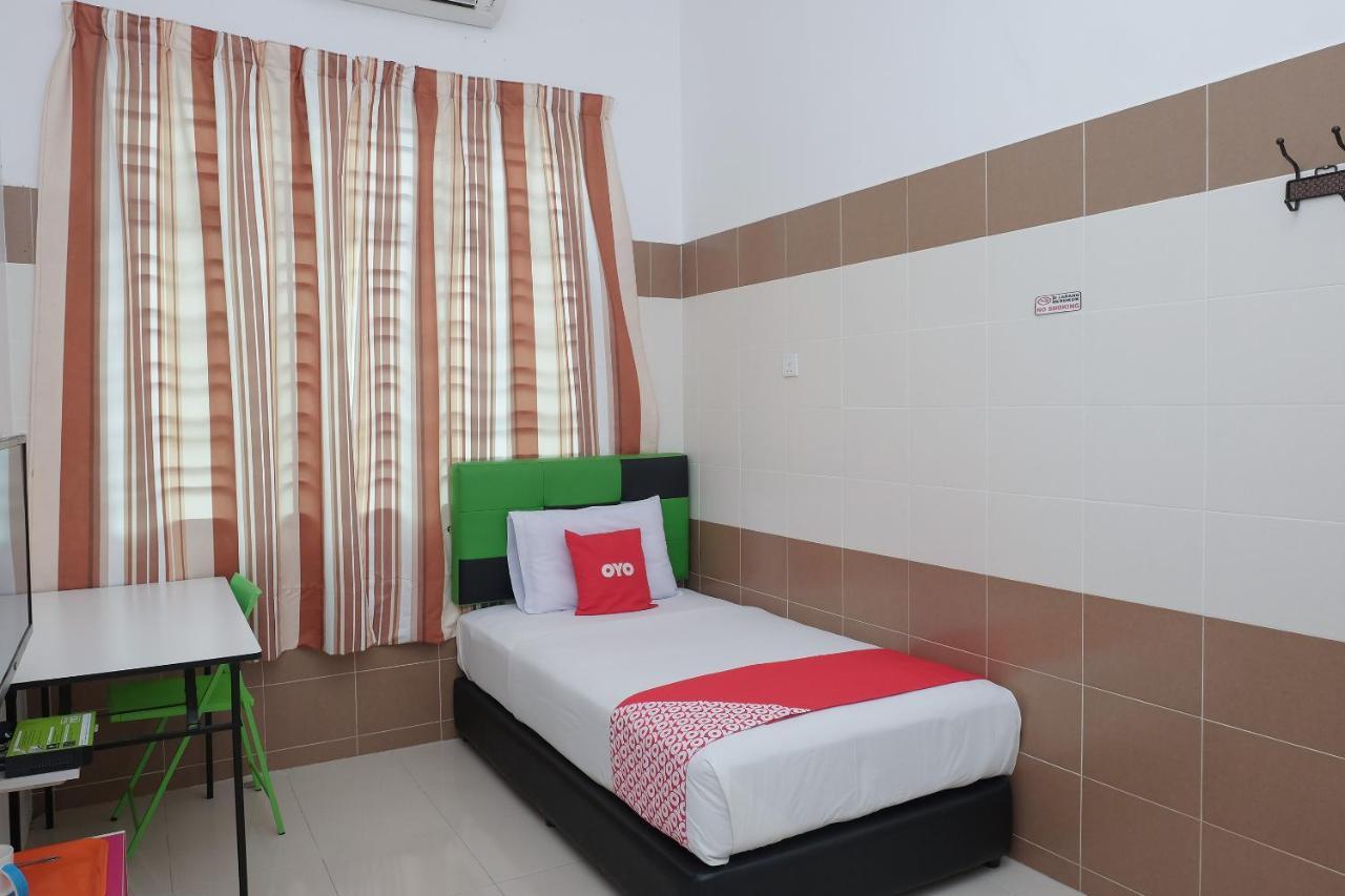 OYO 90005 Dc Villa Guest House Kuala Rompin Esterno foto