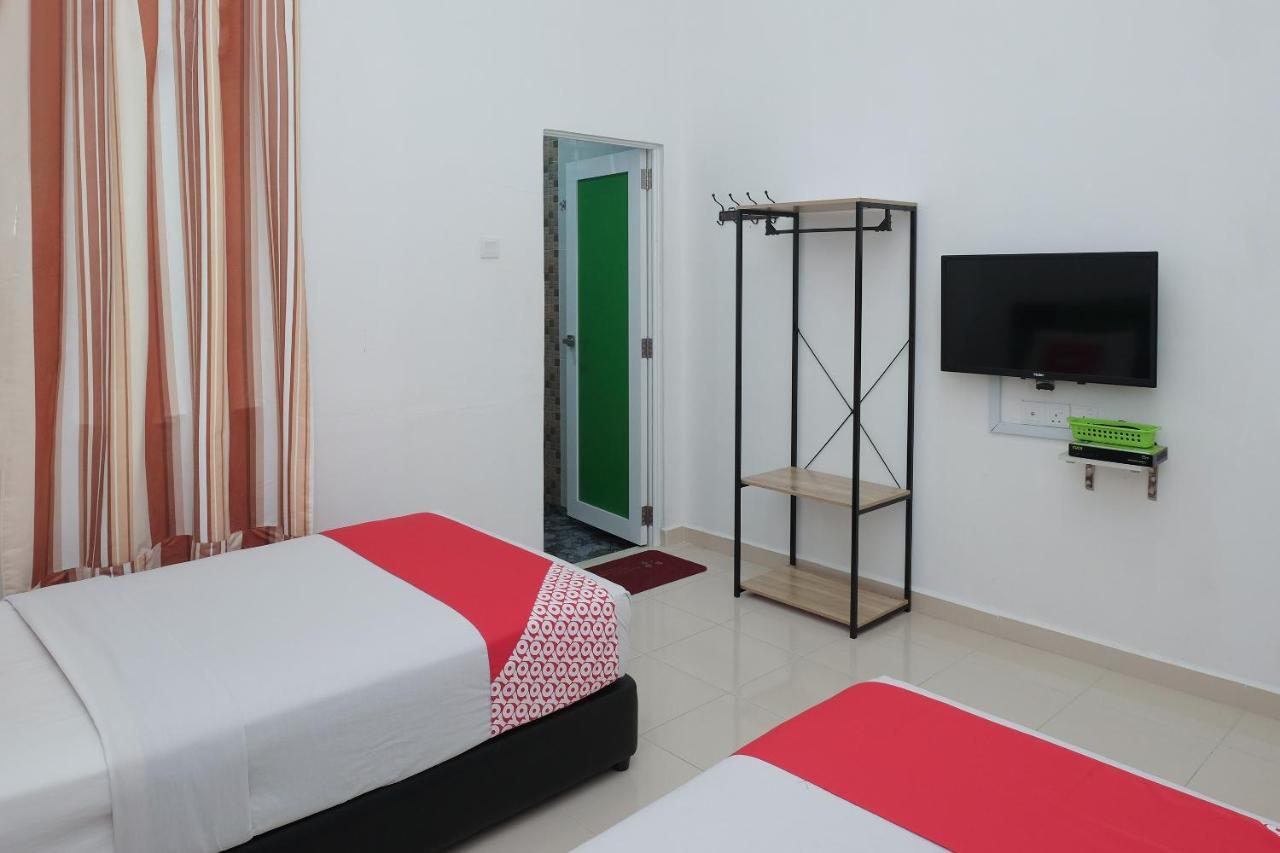 OYO 90005 Dc Villa Guest House Kuala Rompin Esterno foto