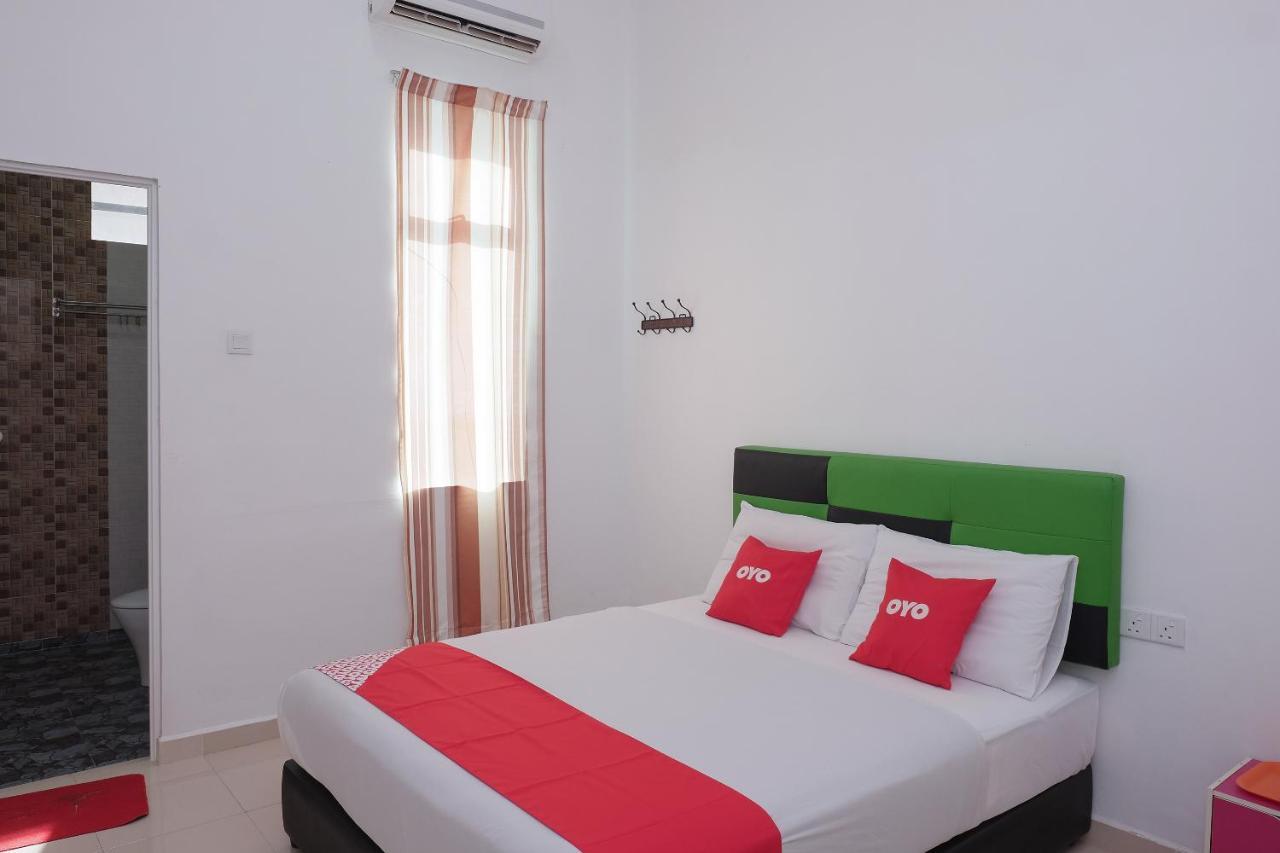 OYO 90005 Dc Villa Guest House Kuala Rompin Esterno foto